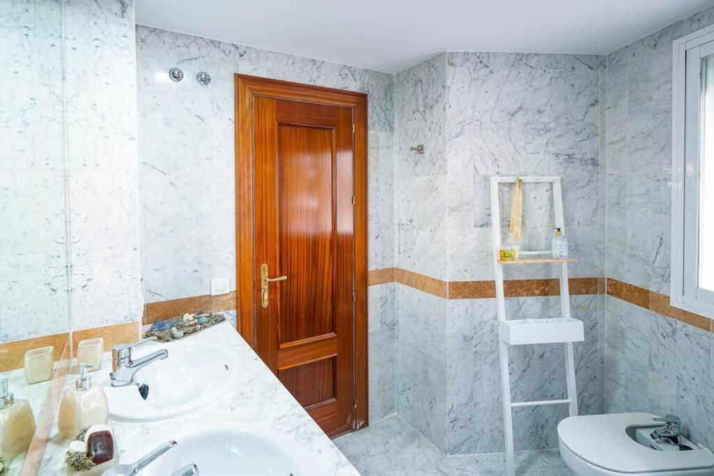 Lovely And Chic Apartment In The Heart Of Севілья Екстер'єр фото